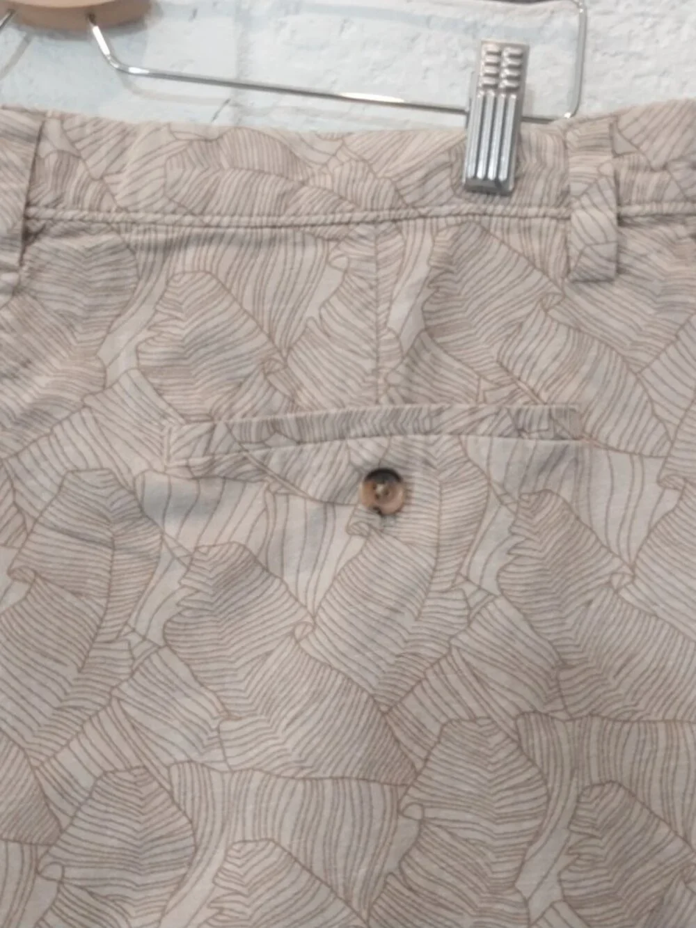 Banana Republic Aiden Shorts Mens 33 Beige Brown Leaves Print 100% Cotton 9